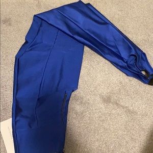 Blue leggings with foot strap